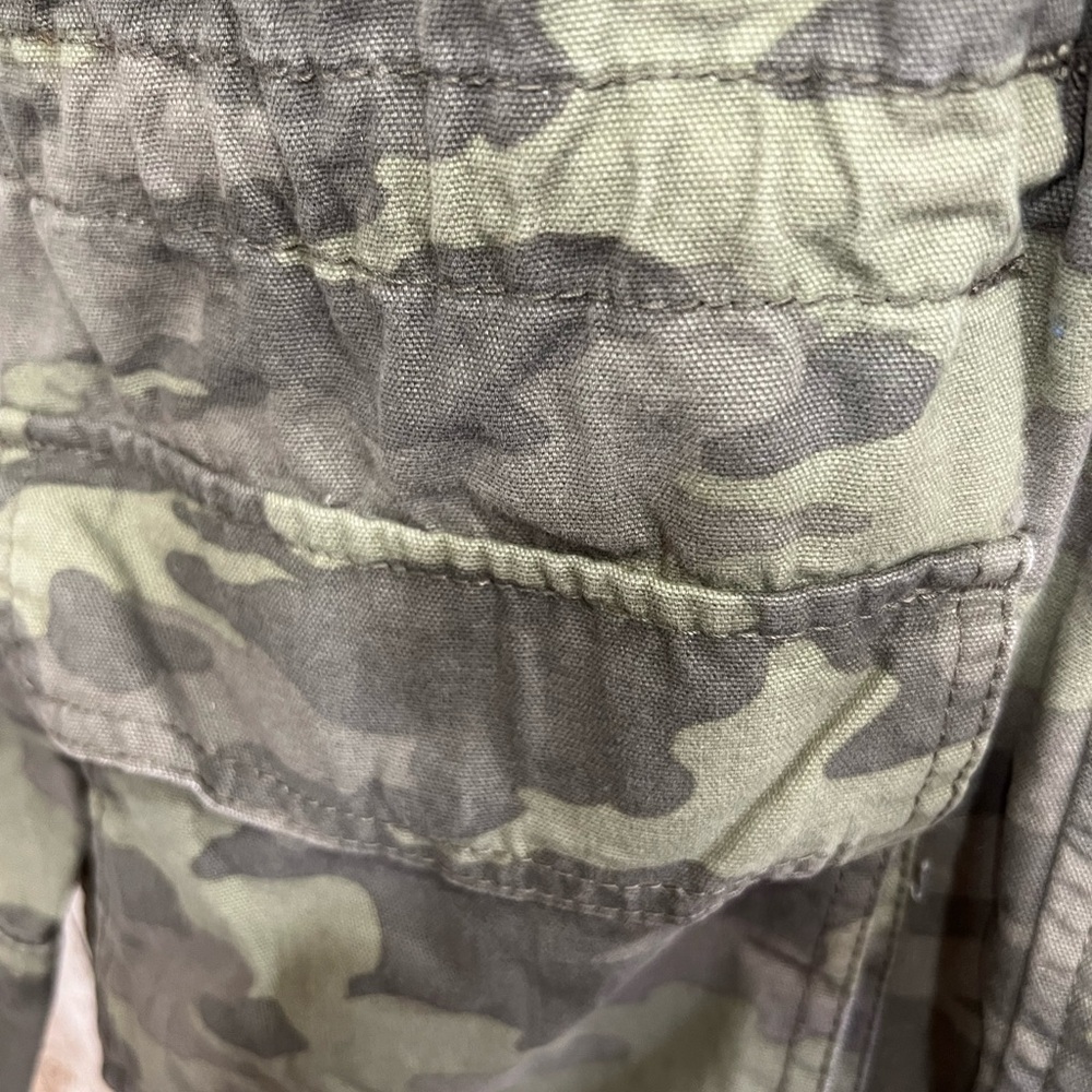 Universal Thread Green Utility Jacket with Camouflage Pattern - Picture 4 of 9
